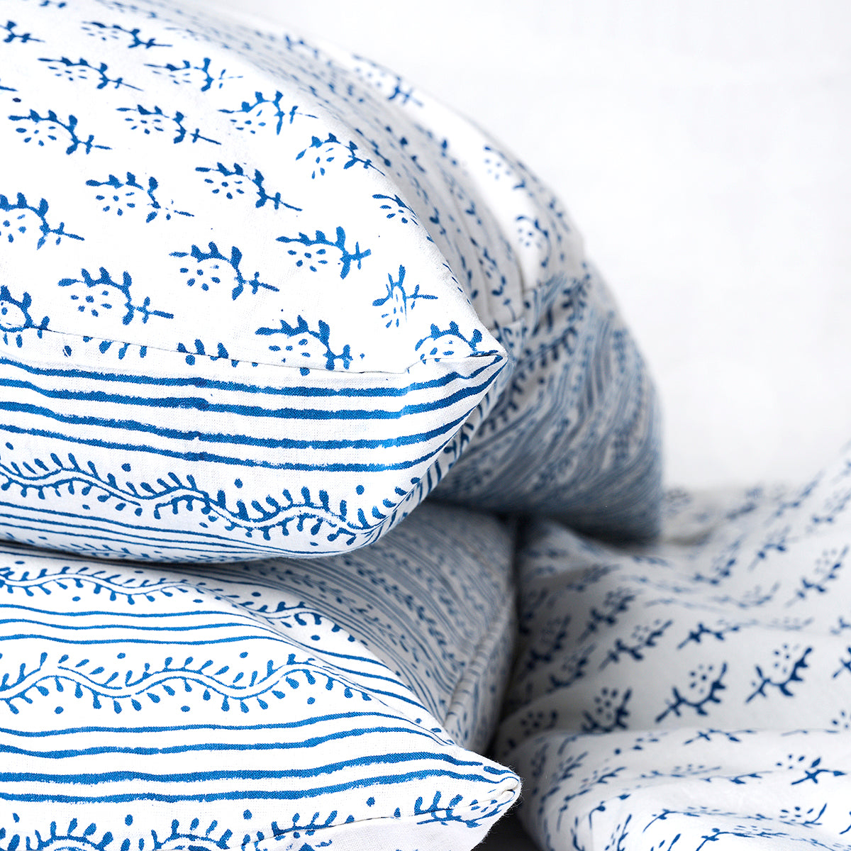 Tilonia® Queen Duvet Set - Centipede Stripe & Sprig in Blue