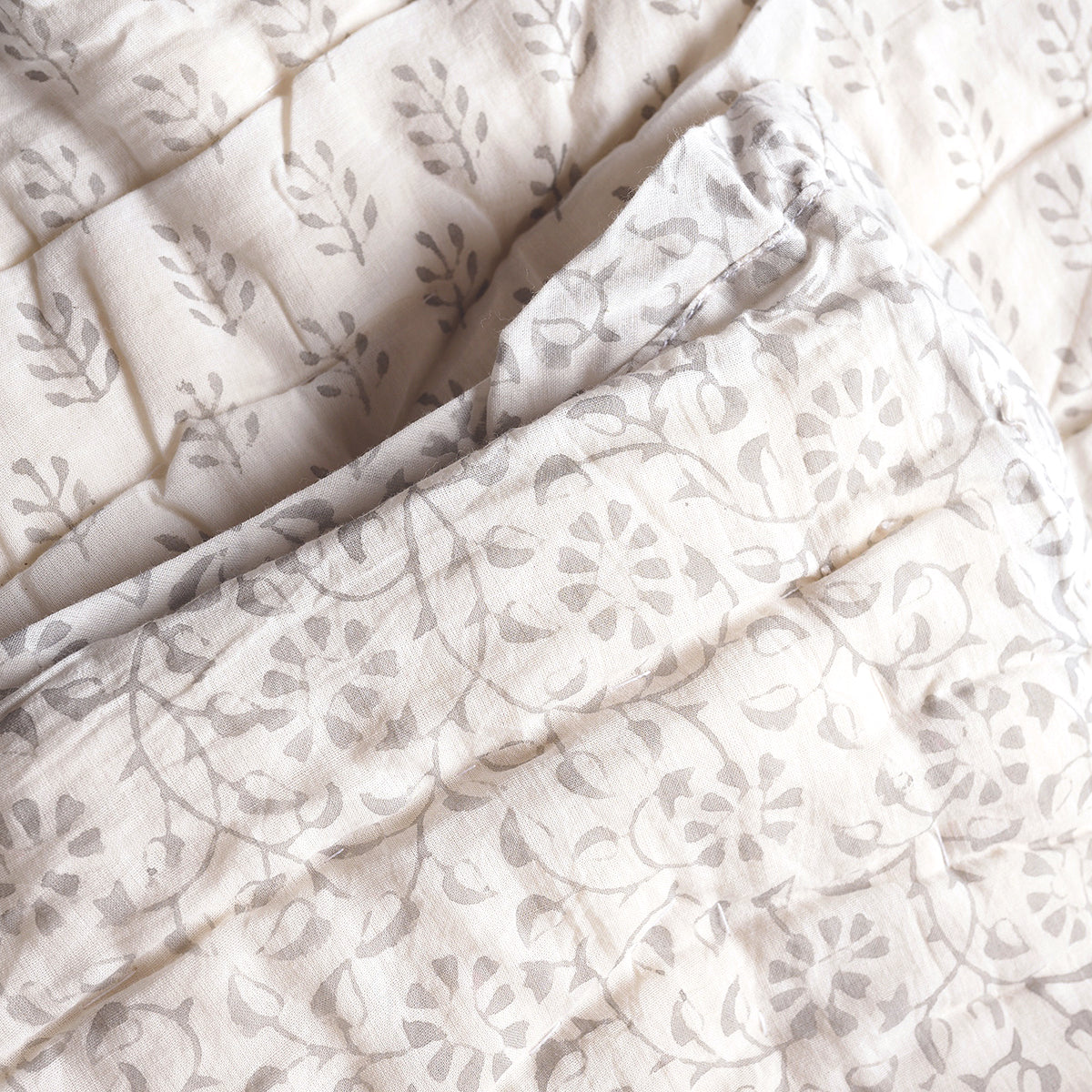 Tilonia® Queen Quilt - Hanuman Floral Vine & Sprig in Dove Grey