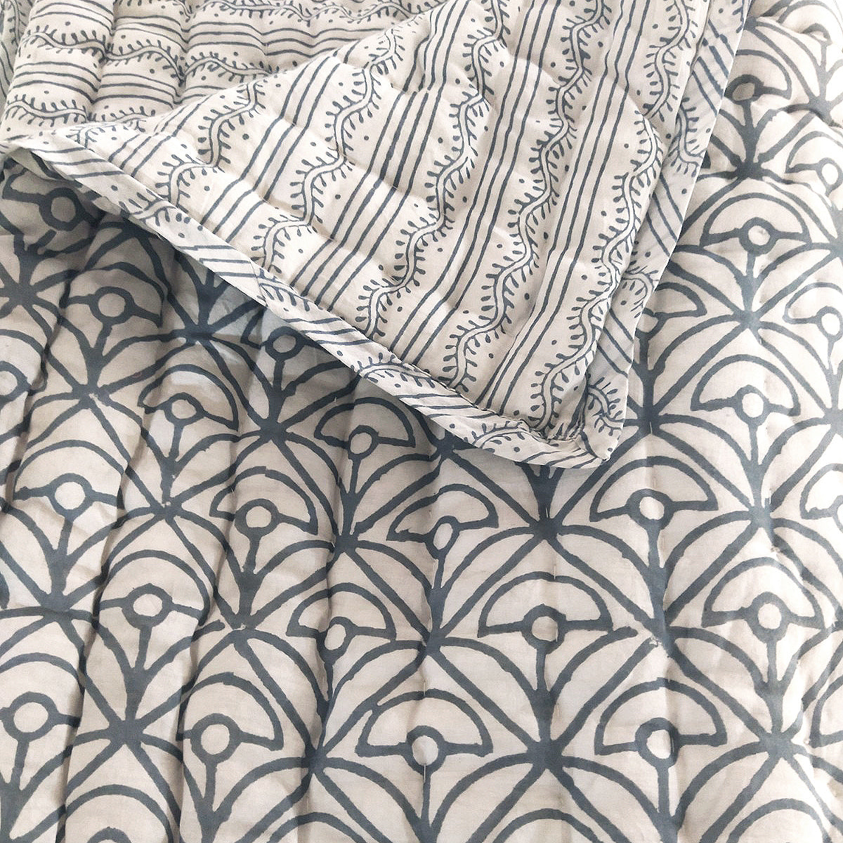 Tilonia® King Quilt - Mod Mum & Centipede Stripe in Grey